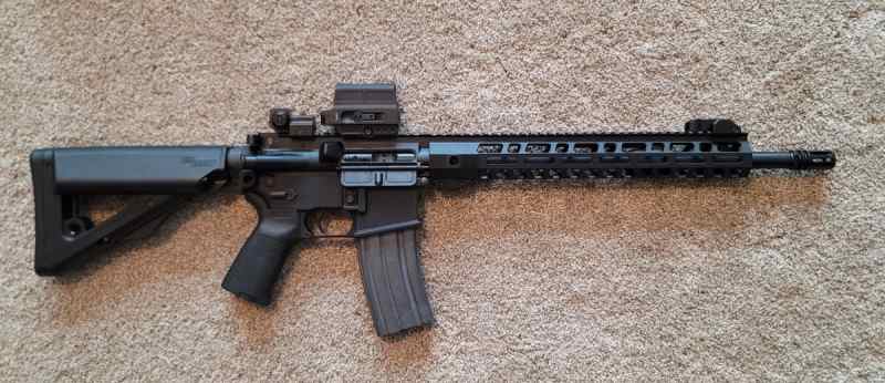 AR15- SIG 516 Rifle with solar Holosun Red Dot