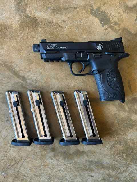 Smith and Wesson M&amp;P 22 Compact 