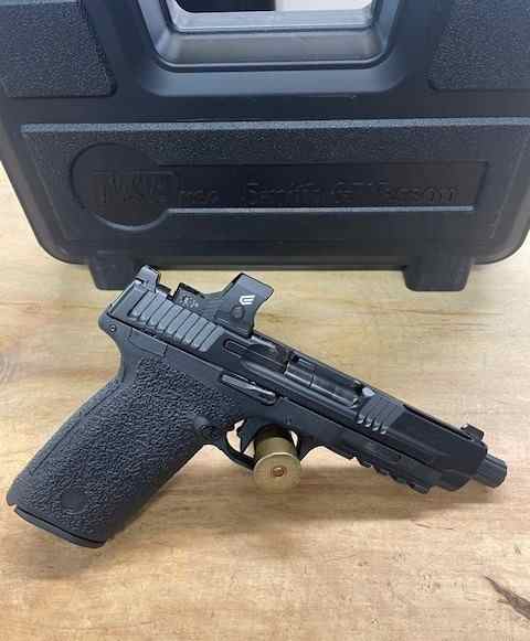 Smith &amp; Wesson M&amp;P 5.7X28mm With Optic