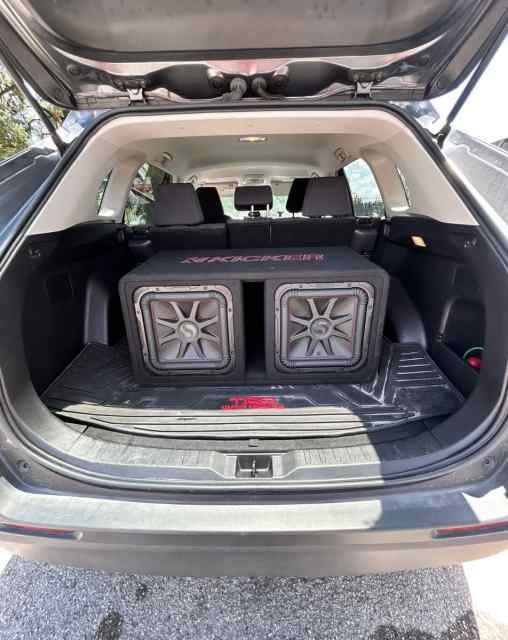 Kicker L7s 12 inch ! Flawless condition