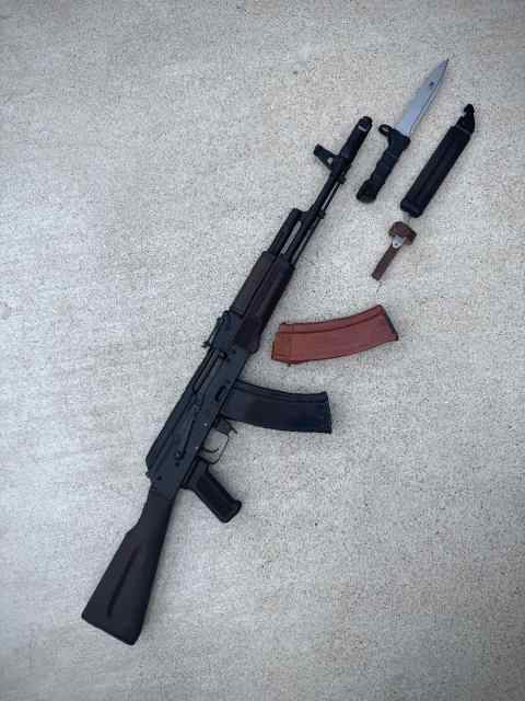 1988 Russian AK74