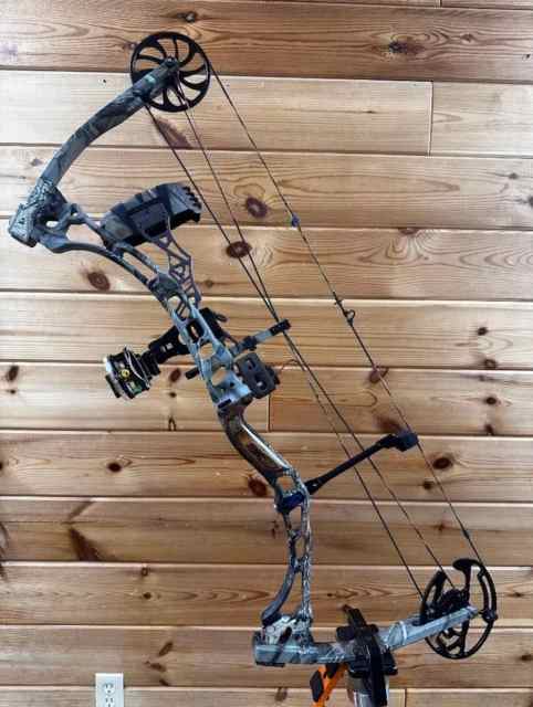 Bowtech Diamond Black Ice FLX compound bow