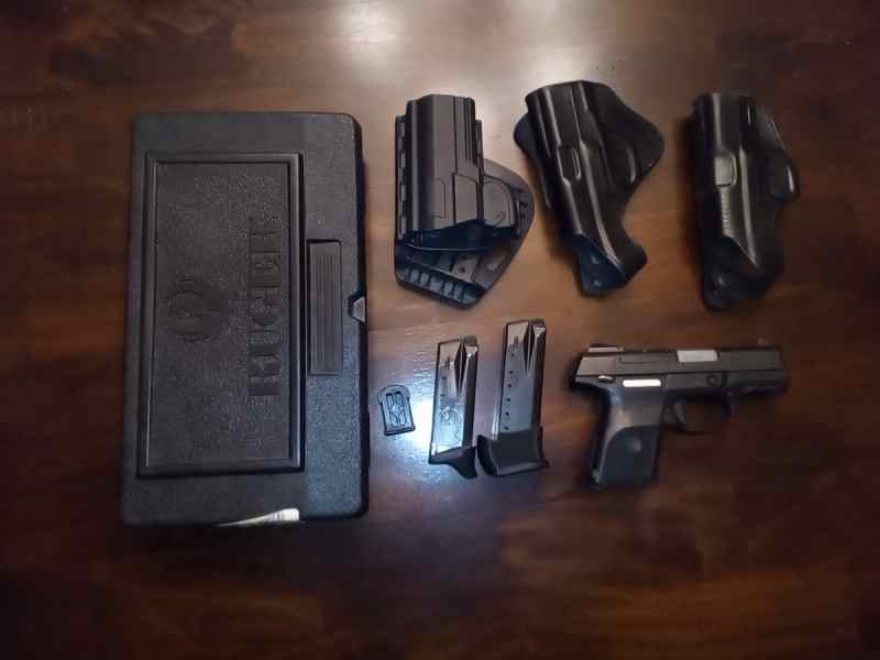 Ruger SR40C Compact pistol .40S&amp;W with holsters