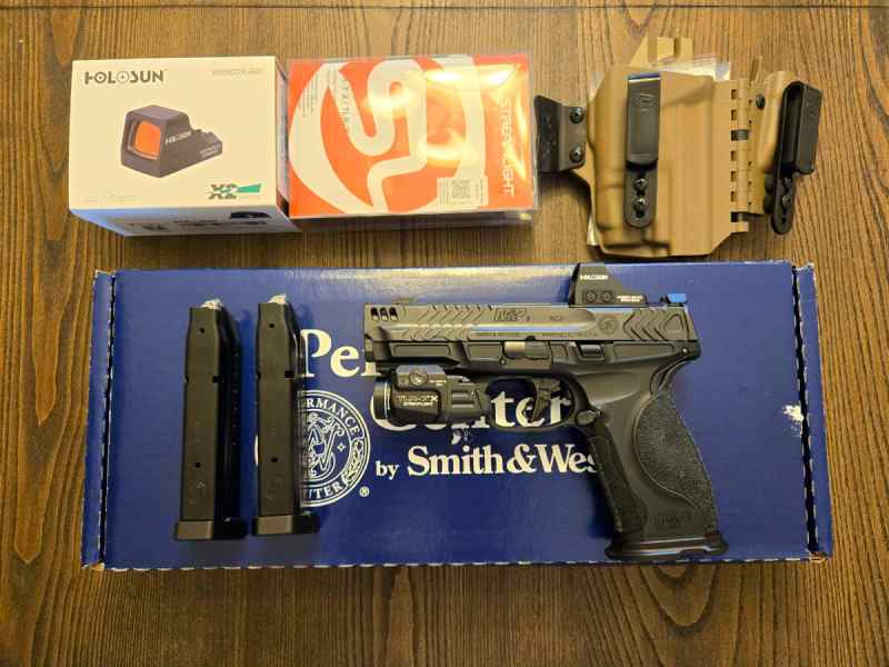 PERFORMANCE CENTER® M&amp;P®9 M2.0 METAL CARRY COMP