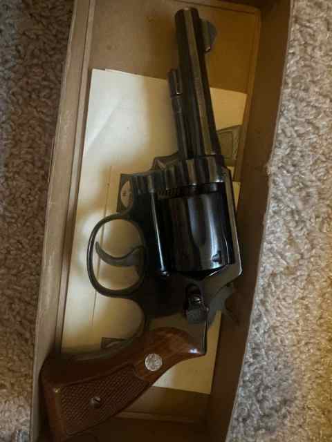 Smith &amp; Wesson Model 10-5 4&quot;