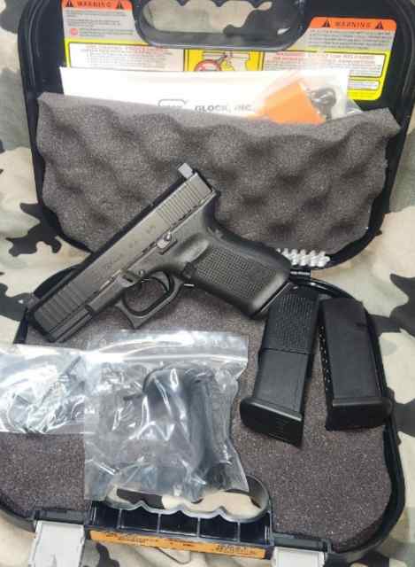 Glock 19 Gen 5 9MM W/Night Sights