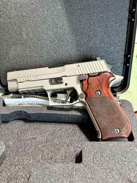 Sig Sauer P-220 SSE- .45