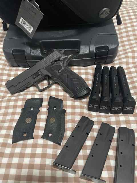 NEW Sig Sauer P226 SAO Legion with optic cut