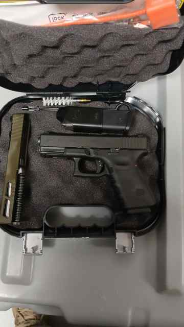 LNIB! GLOCK 19 w/ EXTRAS