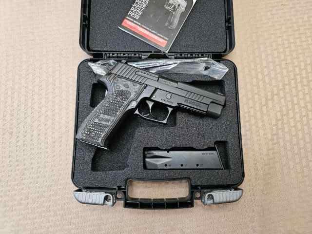 Like New Sig Sauer P226 Extreme 9mm Luger