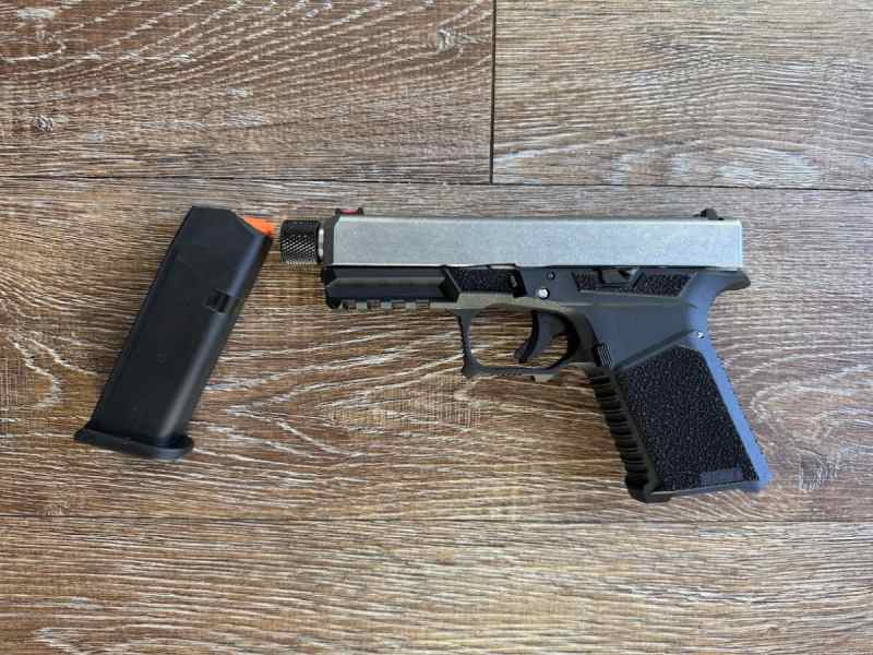 G19 with SCT Frame and threaded barrel and magazin