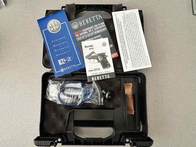 Beretta 21A Bobcat .22LR Case &amp; Manual