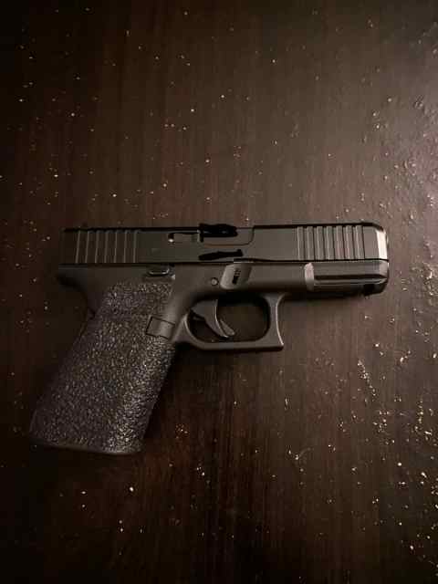 GLOCK 19 GEN 5 with magazines