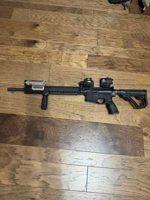 Daniel Defense DDM4 V9 with extras 