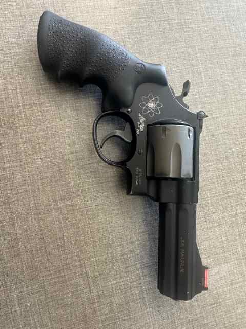 Smith and Wesson 329PD airlite 44 magnum