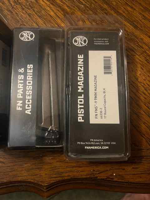 5 NIB fns-9 17rd 9mm &amp; 3 NIB 20rd Ruger P mags