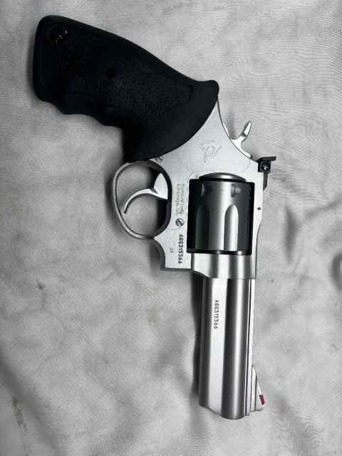 Taurus 66 357 magnum 7 shot