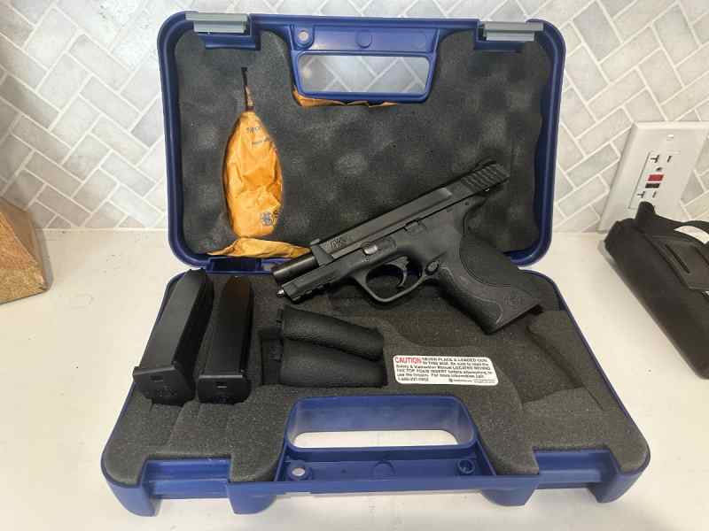 Smith &amp; Wesson M&amp;P Shield 9MM Full Size