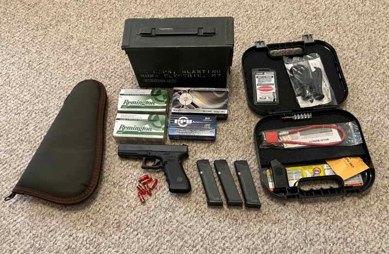Glock 22gen4 (40 S&amp;W), 200 rounds, plus extras