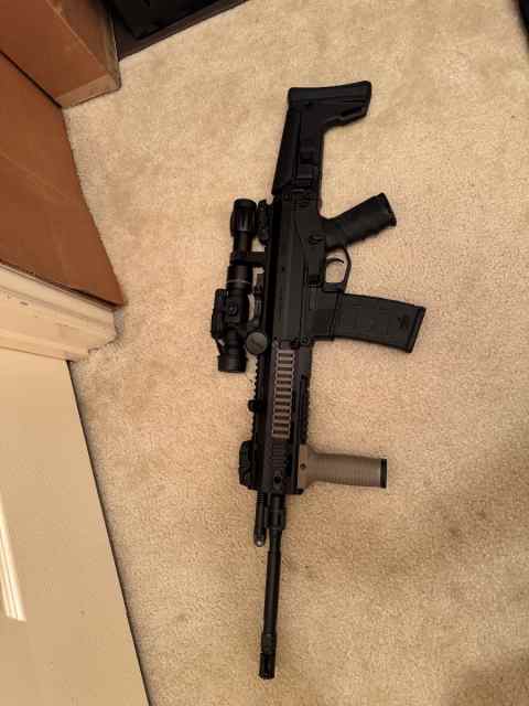 Bushmaster ACR  ADAPTIVE COMBAT READY 5.56