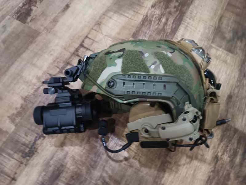 ** PVS Night Vision BINOCULARS with 3A helmet