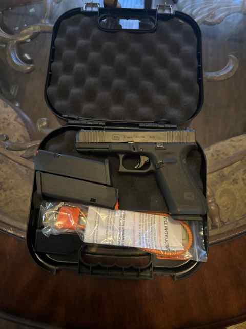 Glock 17 Gen 5 for sale or trade 