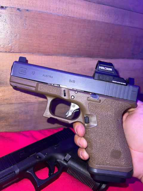 Glock 19 gen 4 With Holosun 