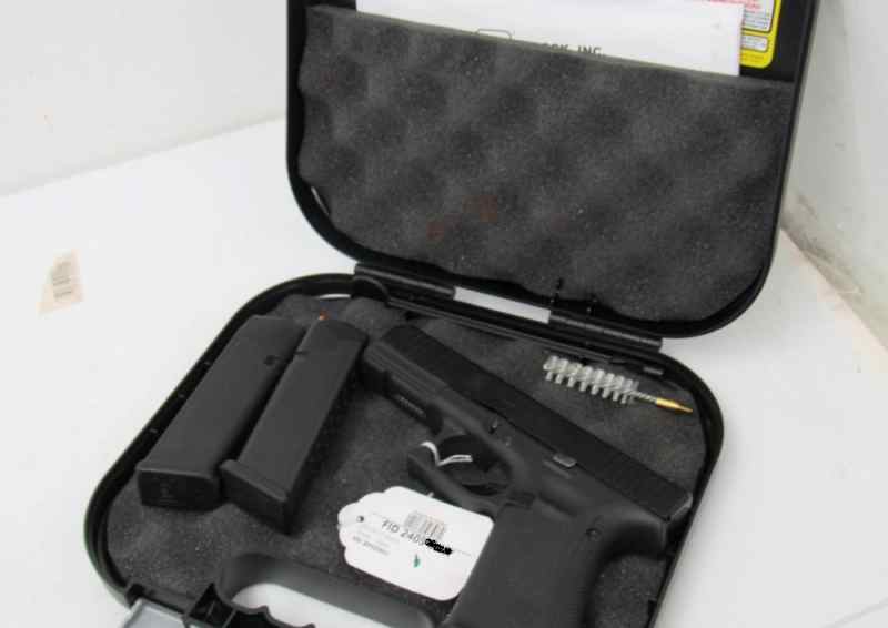 Glock 17 Gen 5 9mm in Box w/3 Mags