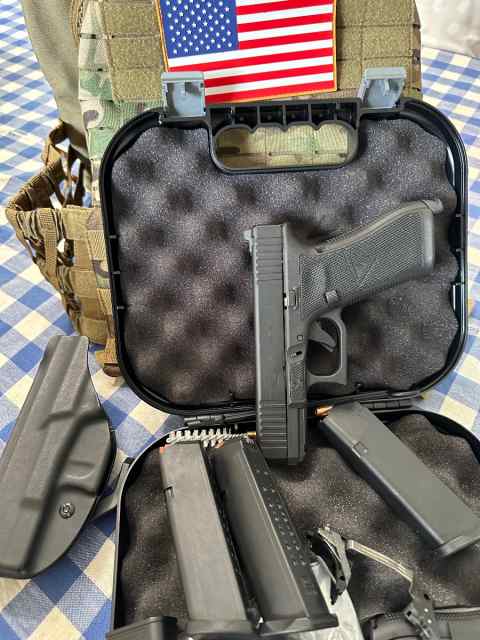 Wilson Combat Vickers Elite Glock 45 and Glock 17