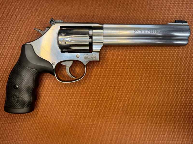 NEW IN BOX - Smith &amp; Wesson Model617 10 Shot .22LR