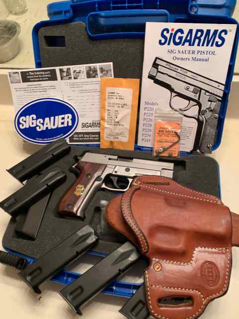 Rare 2004 SIG SAUER P226 Stainless 9mm + Extras &lt;&lt;