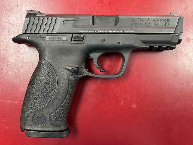 Smith &amp; Wesson M&amp;P40 40 S&amp;W Full-Sized 15-Roud