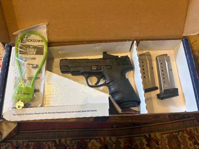 M&amp;P Shield 9mm w/ optic Performance Center 