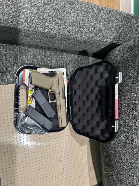 Glock 40 Gen 4 10mm in FDE 