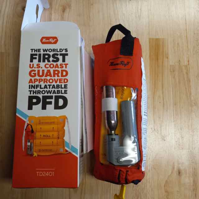 &quot;Throwraft&quot; PFD - Rechargeable! New in the box!