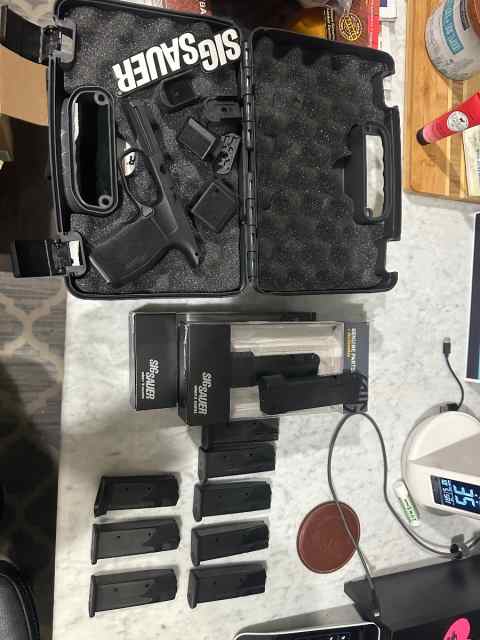 8-12rd, 3-15rd p365 mags/Multiple RH IWB holsters