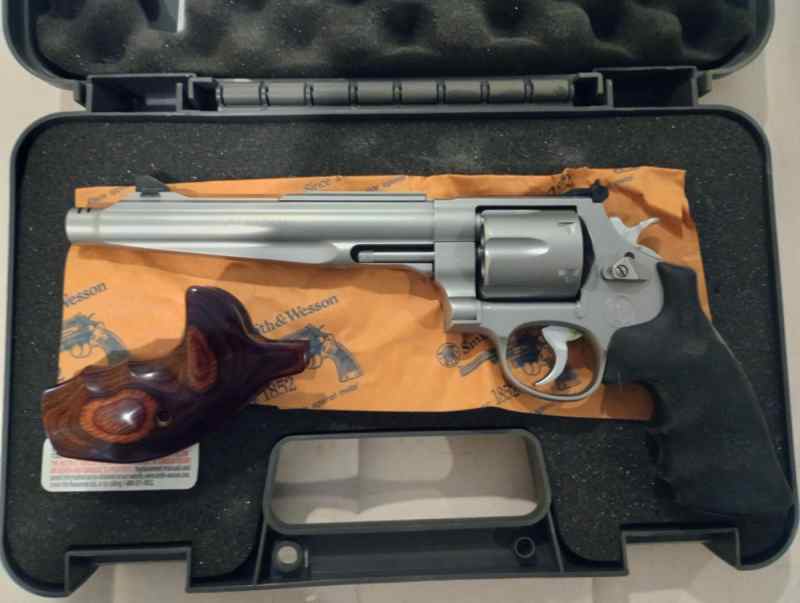S&amp;W Performance Center 629-6 revolver in 44 Magnum