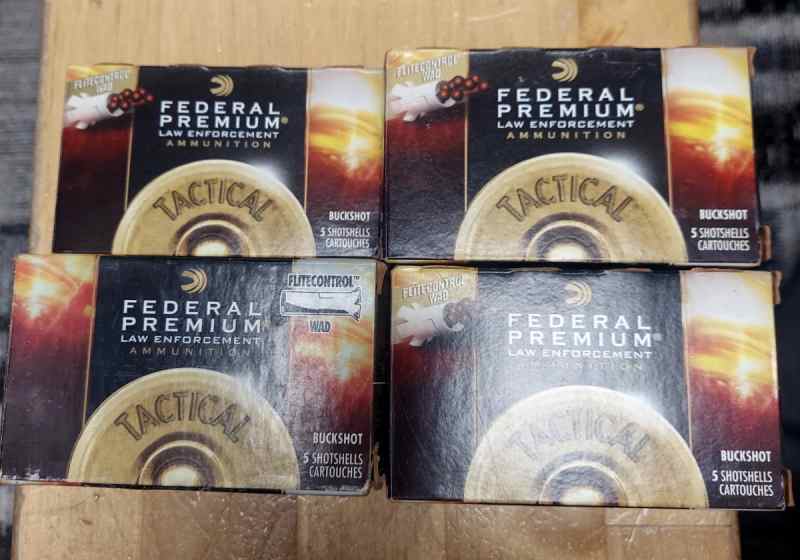 Federal Premium Law Enforcement Tactical 12g bucks