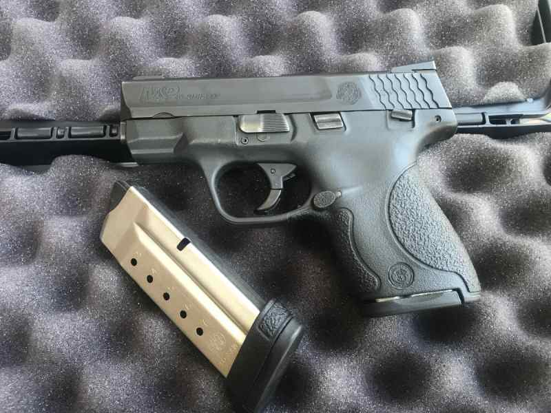 Smith &amp; Wesson M&amp;P Shield  40. 