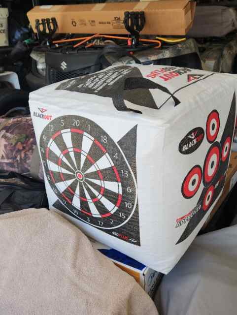 BRAND NEW Blackout 450 Plus Archery Target 