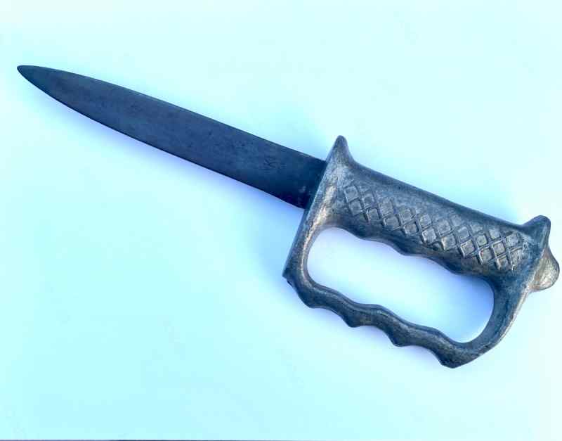 New Zealand  Australian Commando Knuckle Knife