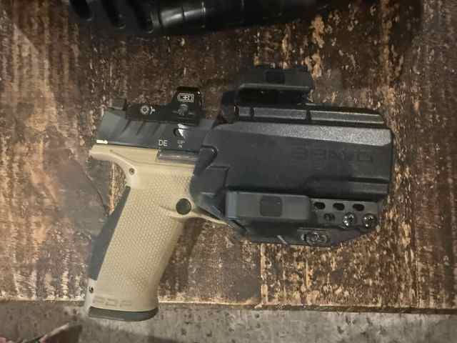 Walther PDP-FS-FDE, 3 mags, red dot, holster -$525