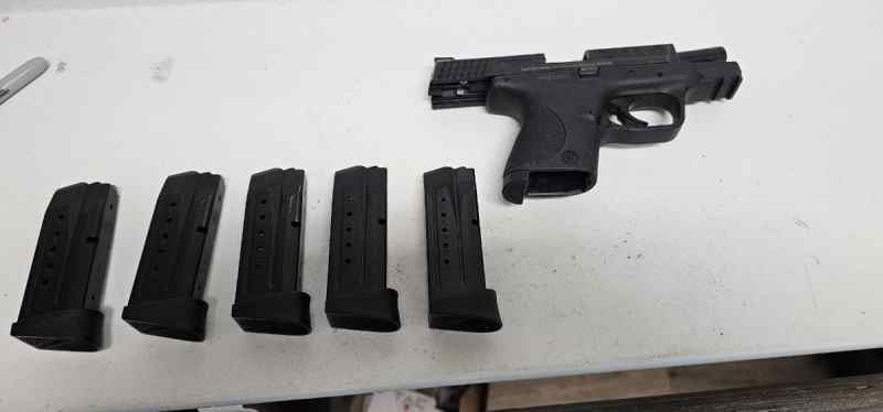 Smith Wesson M&amp;P 9C S&amp;W 9 MM with 5 mags &amp; Holster