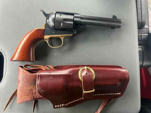 Uberti 1873 cattleman hombre .45LC