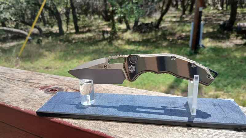 Heretic Auto Knife 2.jpg