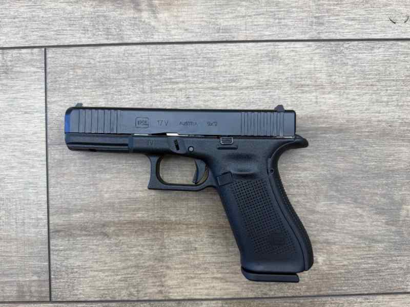 *USED* GLOCK 17V