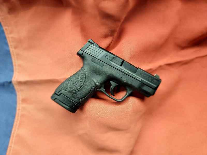 S&amp;W Shield  9mm with XS big dot night sights