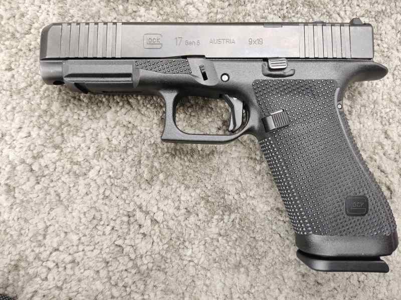 glock-17-gen6-v0-r5h1rga8e78g1.jpeg